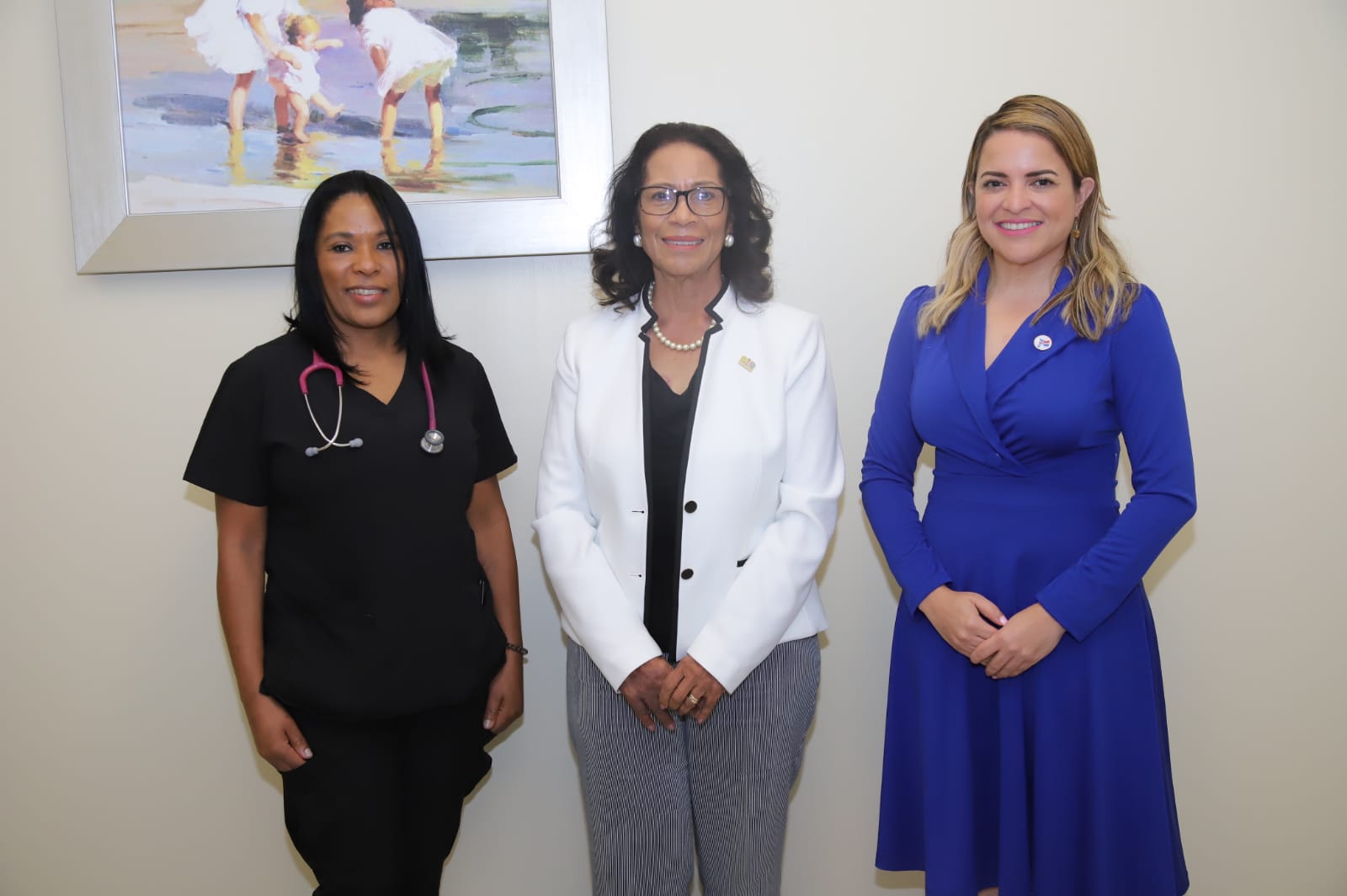 Presidenta Ejecutiva del Conani visita niña que salió de Unidad de Cuidados Intensivos