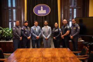 Delegación de policías dominicanos viajan a  EE. UU, para conocer funcionamiento de sus departamentos policiales