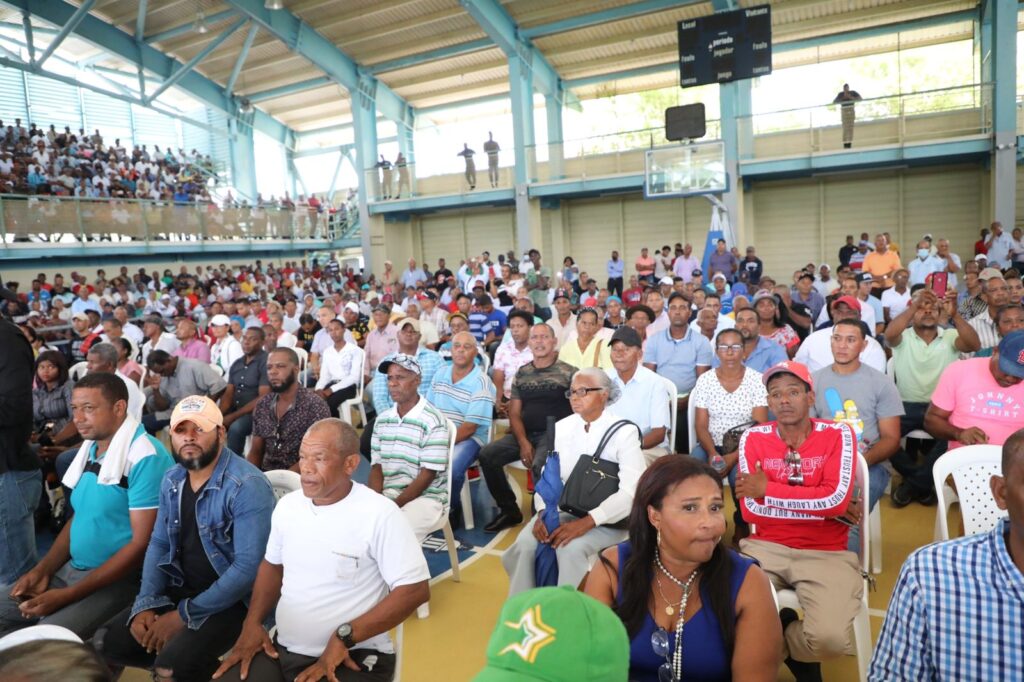 Presidente Abinader encabeza segunda entrega de cheques a 1,762 productores afectados por huracán Fiona