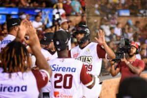 Gigantes blanquean al Escogido y ganan segundo en seguido