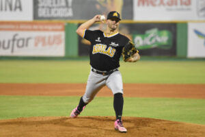Michael Pérez decide victoria de las Águilas con jonrón en el décimo 