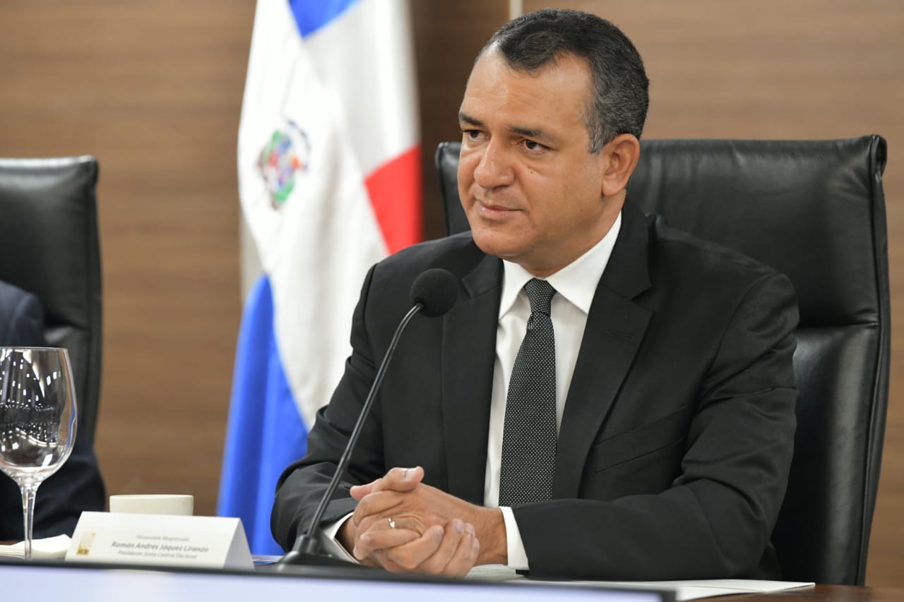 Pleno de la JCE entrega a organizaciones políticas propuesta-compromiso de cara a comicios de 2024