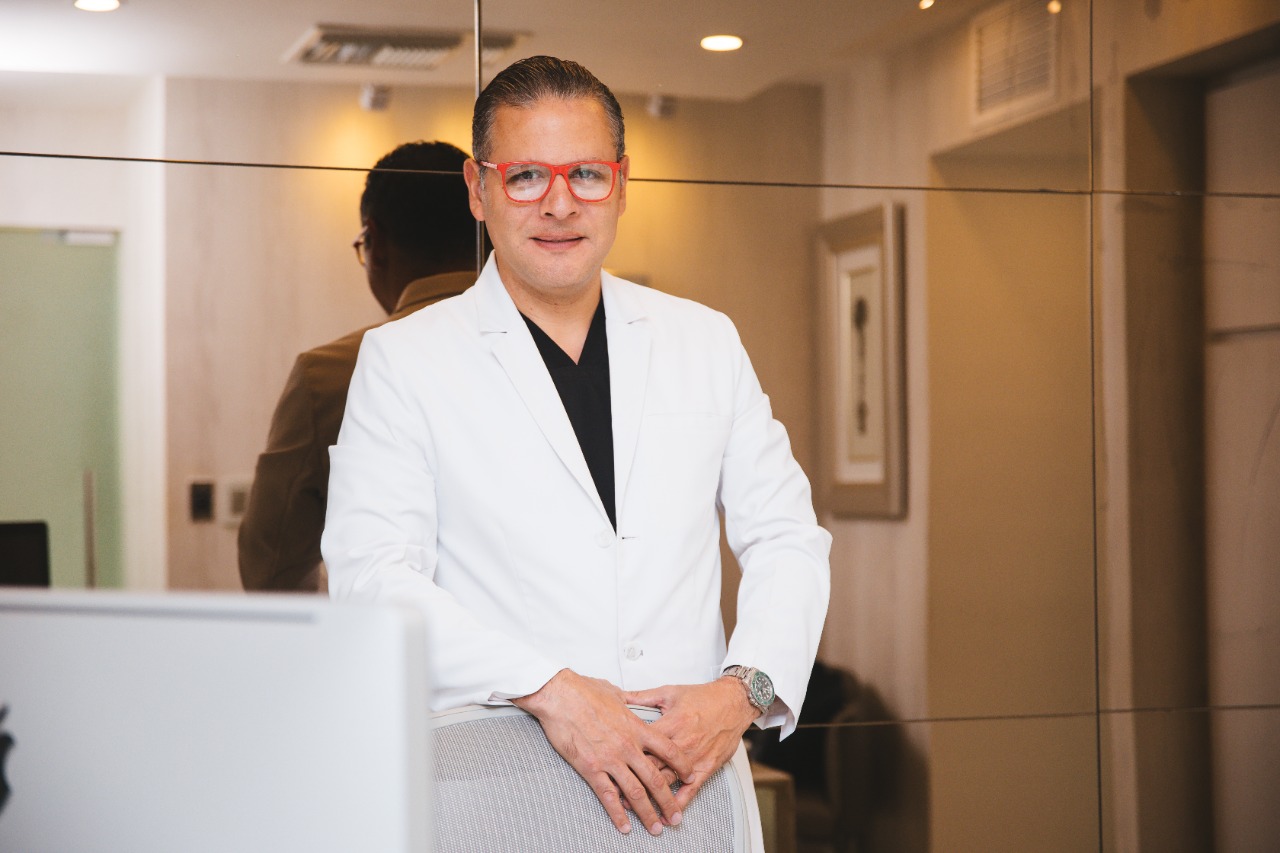 Doctor Julio A. Sicard, el cirujano plástico que ha devuelto el bienestar