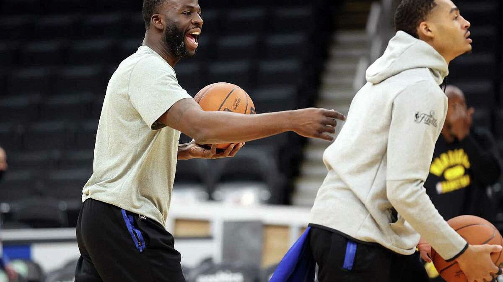Dos estrellas de Golden State Warriors se caen a trompadas