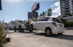 Casi un centenar de vehículos retenidos en primera fase de “Parquéate Bien” 