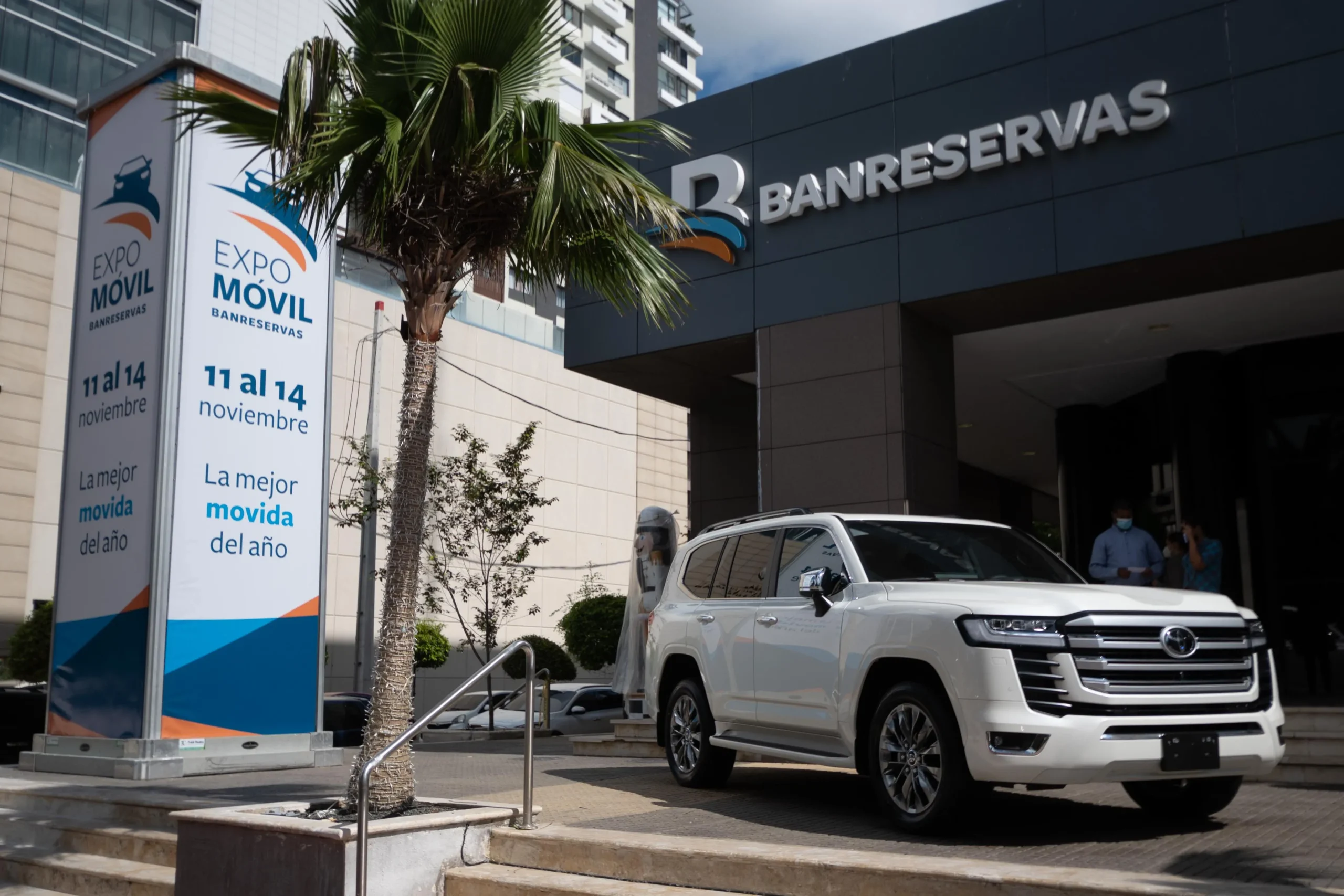 Banreservas inicia feria Expomóvil con tasa de un 8% anual
