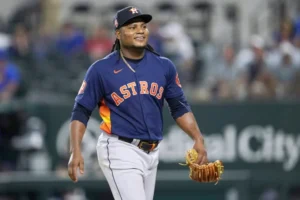 Los astros de Houston empataron al ganar en el segundo partido de la serie mundial de béisbol  5-2 a los Phillies de Philadelphia.