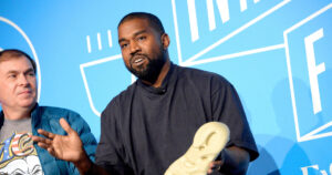 Bancos contra Kanye West: 
