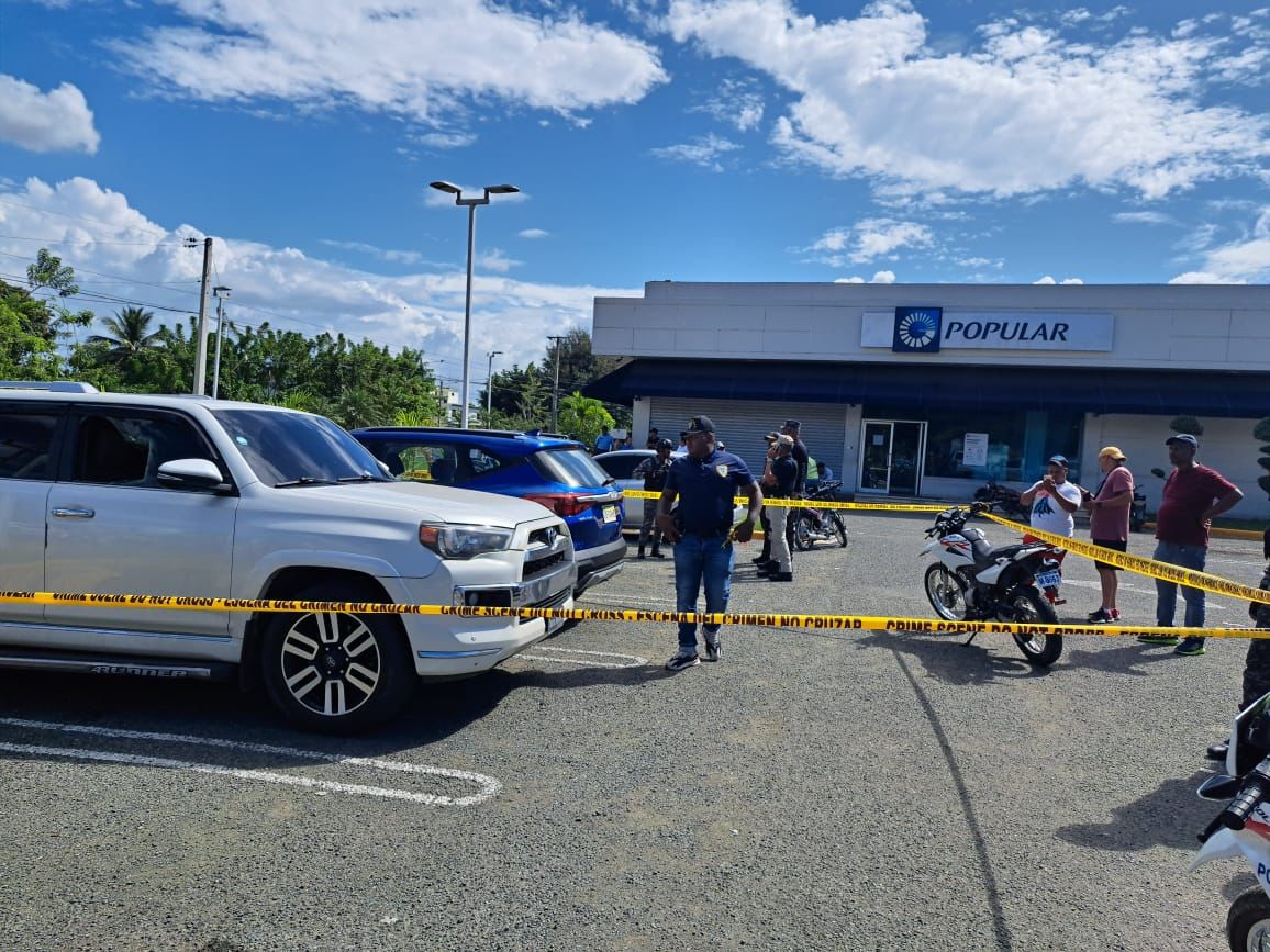 PN investiga hecho dónde hombre resultó muerto en parqueo de Banco Popular en La Vega
