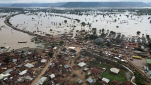 Vehicles are seen on a flooded road in Lokoja, Nigeria October 13, 2022. REUTERS/Ayodeji Oluwagbemiga NO RESALES. NO ARCHIVES