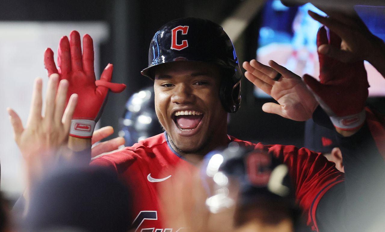 Un novato dominicano iguala un récord de David Ortiz