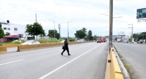 Construirá otros dos puentes peatonales en autopista Las Américas