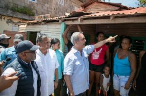 Abinader supervisa reparación de viviendas en zonas afectadas por Fiona