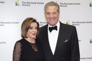 Fiscal niega conspiración sobre ataque a esposo de Pelosi 