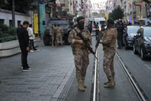Seis muertos por explosión en vía peatonal de Estambul 