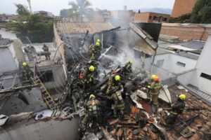 Accidente aéreo en Colombia deja al menos ocho muertos 