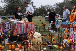 Madre que perdió hija en tiroteo de Uvalde presenta demanda 