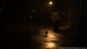 Más de 10 millones de ucranianos sin electricidad por recientes bombardeos rusos 