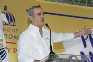 Abinader asegura gobierno y policía enfrentaran delincuencia