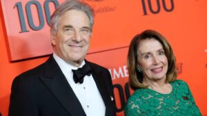 Acusado de asalto e intento de secuestro el hombre que atacó a Paul Pelosi