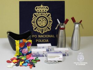 Alerta por el consumo del gas de la risa, la droga de moda en Europa