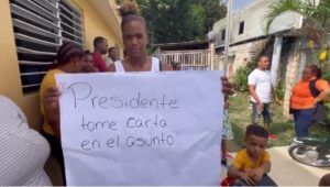 Expuestos al peligro alumnos reciben docencia y se recrean en El Aguacate
