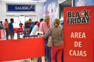 Consumidores comienzan a aprovechar las ofertas del Viernes Negro