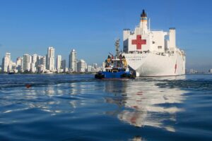 Comfort: el Buque Hospital que asiste a dominicanos anclado en el Mar Caribe