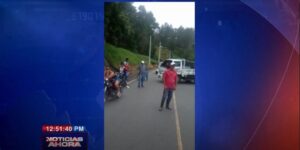 En Juan Adrián bloquean carretera principal en demanda de reapertura de estación de combustible