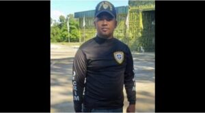 Apresan raso de la PN con varios paquetes presumiblemente cocaína