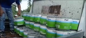 CONALECHE lleva zinc y alambres a ganaderos de Samaná