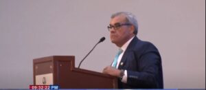 Colegio Médico insiste en que se eliminen las ARS y las AFP
