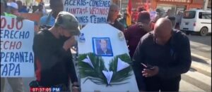 Colectivo de organizaciones populares en SFM realiza “Entierro Popular” contra alcalde