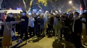 Crecen protestas en China tras medidas restrictivas por Covid