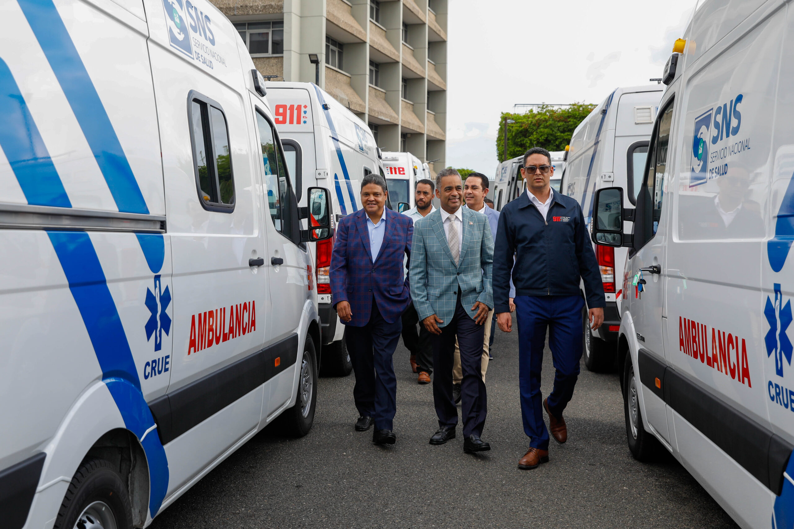 Sistema 9-1-1 suma 120 nuevas ambulancias entregadas al SNS