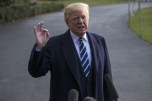 Demandan a Donald Trump por una presunta violación hace 30 años