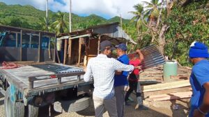 Dirigentes del PLD inician construcción de vivienda a envejeciente en Samaná