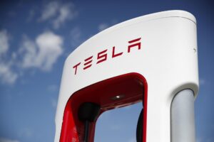Elon Musk vende acciones de Tesla por una cifra millonaria 