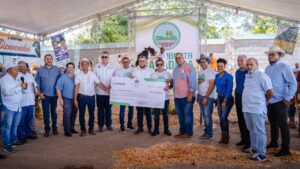 FEDA promueve industrialización del subsector lechero del país