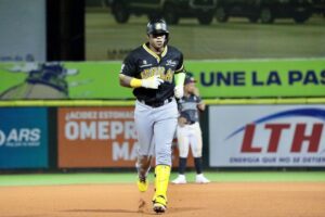 Yoenis Céspedes se reincorpora a Águilas Cibaeñas
