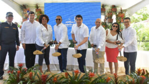 Ministerio de Turismo inicia reconstrucción vía de acceso a la Playa Macao