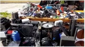 Incautan celulares, cuchillos, bocinas y tabaco en cárcel de Barahona