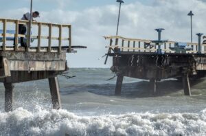 Inundaciones, apagones y daños materiales, la estela de Nicole en Florida