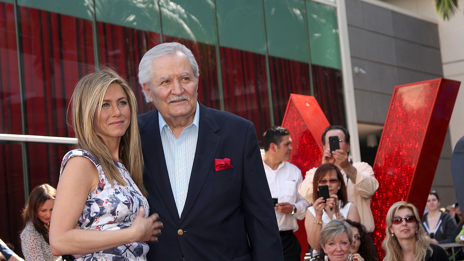 Muere John Aniston, legendario actor y padre de Jennifer Aniston