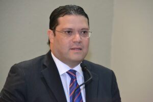Aduanas y empresarios defienden controles en Puertos