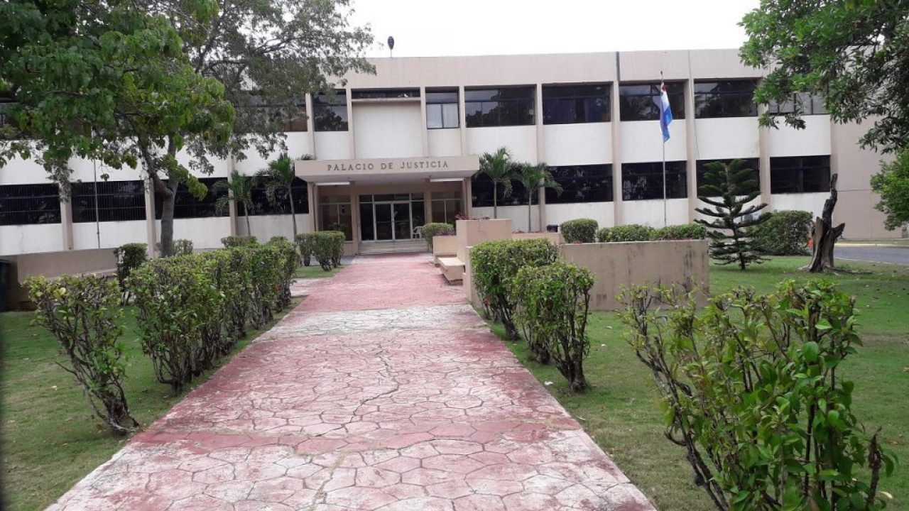 Jueza envía a Prisión joven que lanzó funda con heces fecales al helicóptero del Presidente