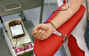 Por primera vez transfunden sangre creada en un laboratorio a personas