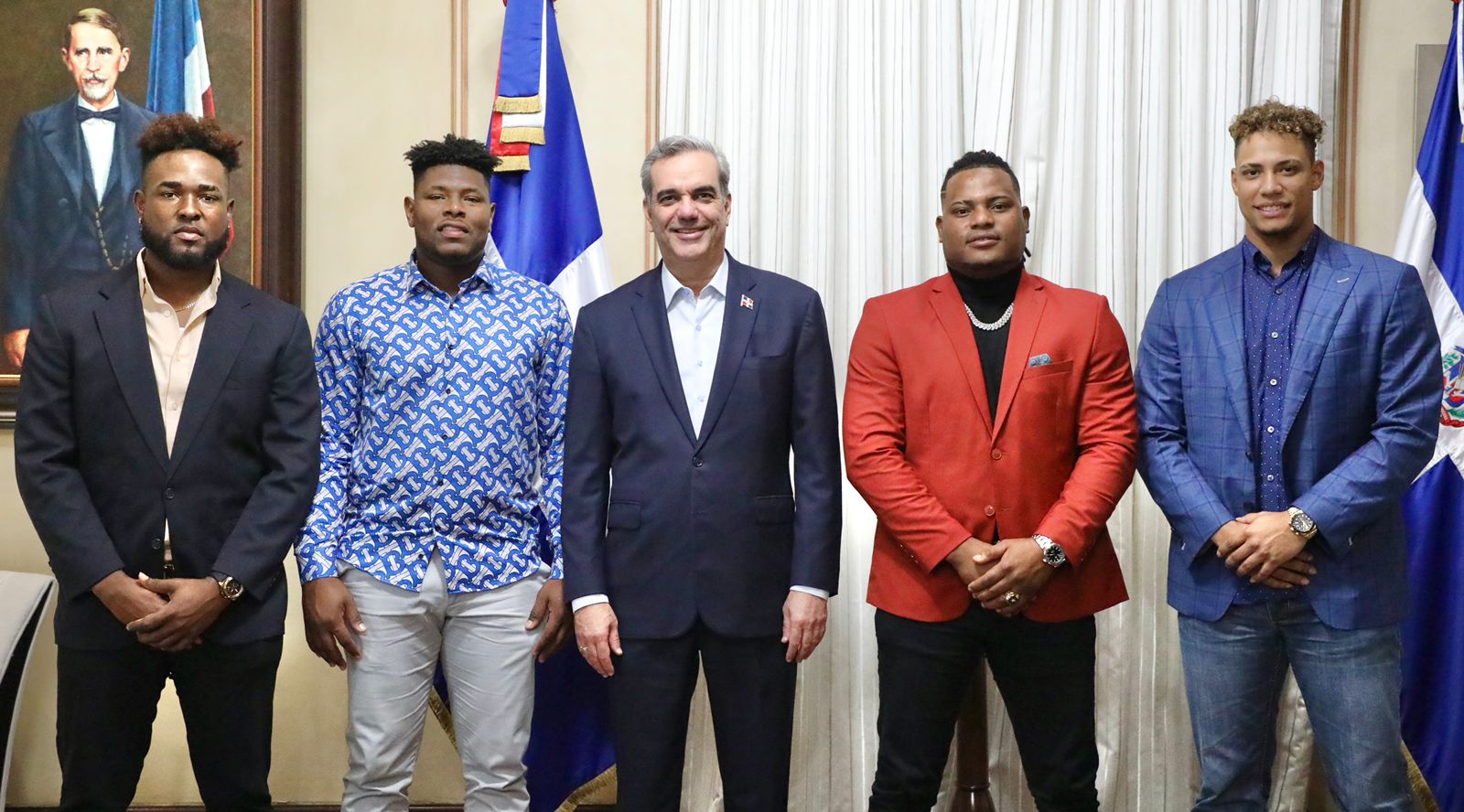 Presidente Abinader recibe en Palacio a lanzadores dominicanos de los Astros