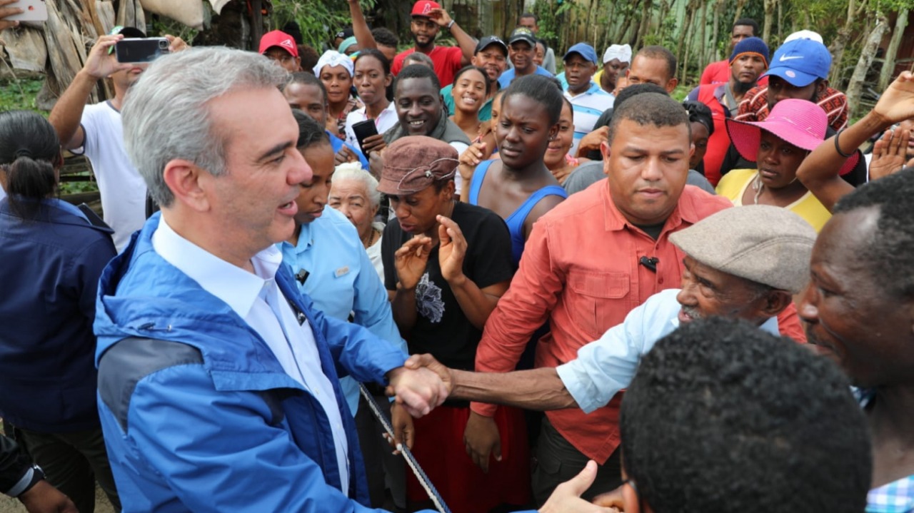 Presidente suspende agenda para asistir afectados de vaguada