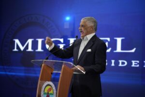 Miguel Vargas asume precandidatura presidencial del PRD 